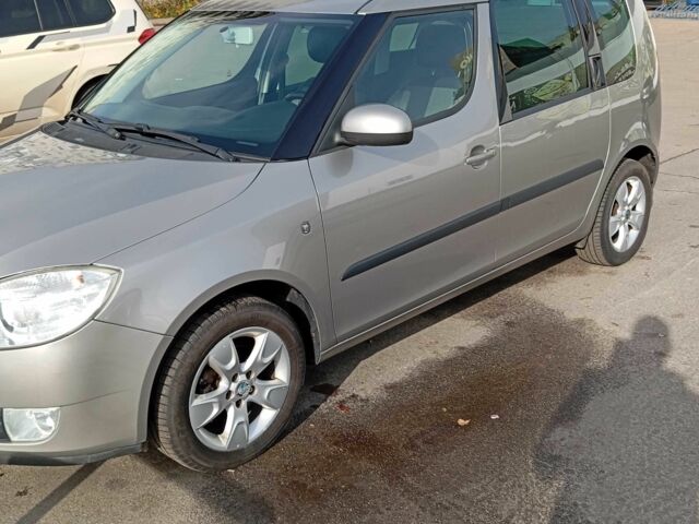 Бежевый Шкода Румстер, объемом двигателя 1.4 л и пробегом 237 тыс. км за 5999 $, фото 2 на Automoto.ua