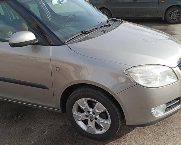 Бежевый Шкода Румстер, объемом двигателя 1.4 л и пробегом 236 тыс. км за 5999 $, фото 14 на Automoto.ua