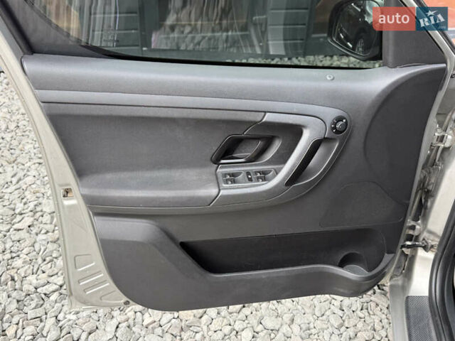 Бежевый Шкода Румстер, объемом двигателя 1.6 л и пробегом 343 тыс. км за 6300 $, фото 44 на Automoto.ua