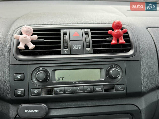 Бежевый Шкода Румстер, объемом двигателя 1.6 л и пробегом 343 тыс. км за 6300 $, фото 50 на Automoto.ua