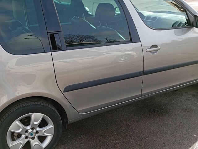 Бежевый Шкода Румстер, объемом двигателя 1.4 л и пробегом 237 тыс. км за 5999 $, фото 5 на Automoto.ua