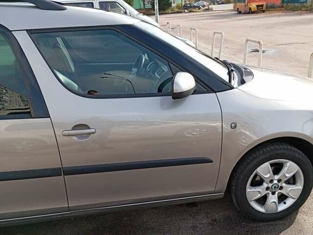 Бежевый Шкода Румстер, объемом двигателя 1.4 л и пробегом 236 тыс. км за 5999 $, фото 13 на Automoto.ua