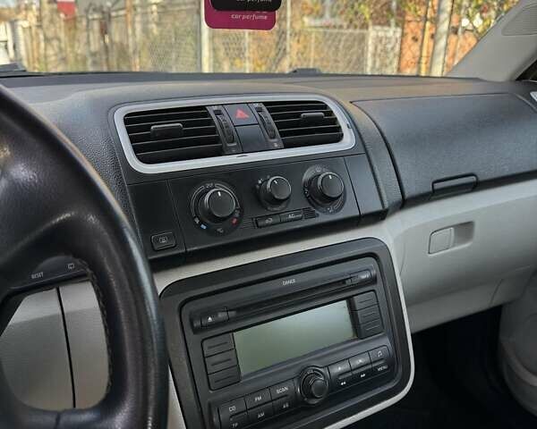 Бежевый Шкода Румстер, объемом двигателя 1.39 л и пробегом 304 тыс. км за 3950 $, фото 3 на Automoto.ua