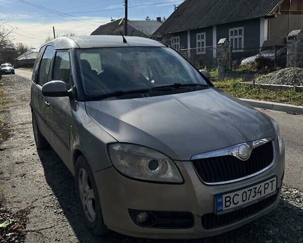 Бежевый Шкода Румстер, объемом двигателя 1.39 л и пробегом 304 тыс. км за 3950 $, фото 5 на Automoto.ua