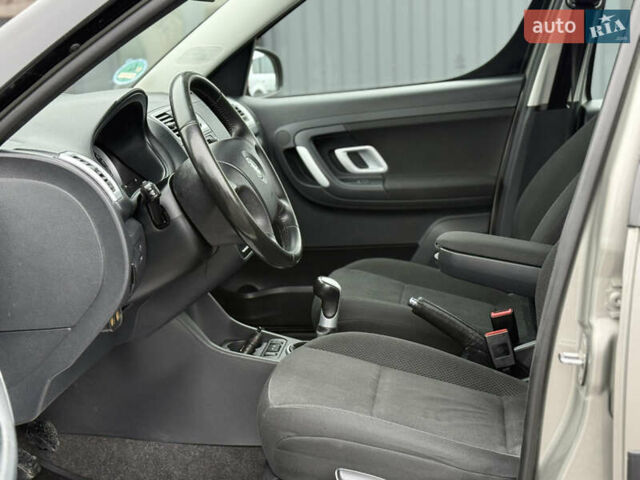 Бежевый Шкода Румстер, объемом двигателя 1.6 л и пробегом 202 тыс. км за 5750 $, фото 16 на Automoto.ua