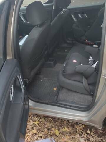 Бежевый Шкода Румстер, объемом двигателя 1.6 л и пробегом 305 тыс. км за 5000 $, фото 4 на Automoto.ua