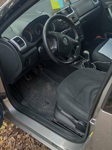 Бежевый Шкода Румстер, объемом двигателя 1.6 л и пробегом 305 тыс. км за 5000 $, фото 5 на Automoto.ua