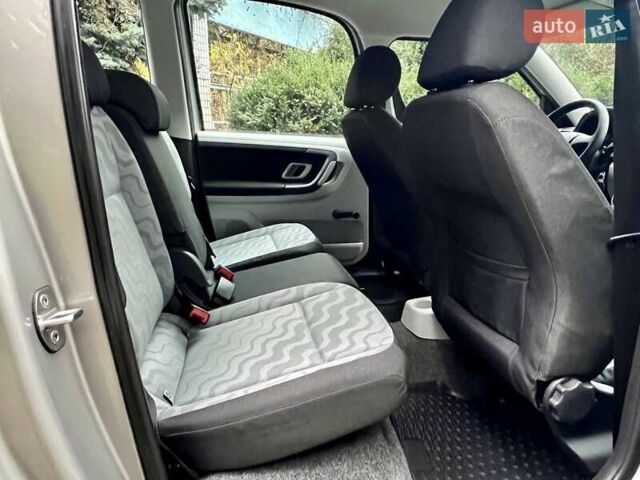 Бежевый Шкода Румстер, объемом двигателя 1.6 л и пробегом 197 тыс. км за 7350 $, фото 63 на Automoto.ua