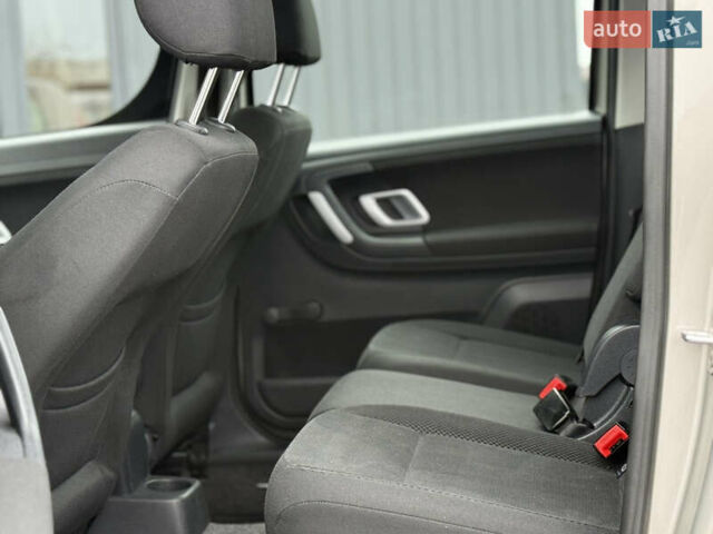 Бежевый Шкода Румстер, объемом двигателя 1.6 л и пробегом 202 тыс. км за 5750 $, фото 13 на Automoto.ua