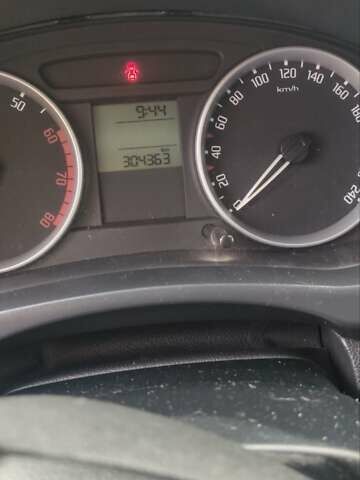 Бежевый Шкода Румстер, объемом двигателя 1.6 л и пробегом 305 тыс. км за 5000 $, фото 1 на Automoto.ua