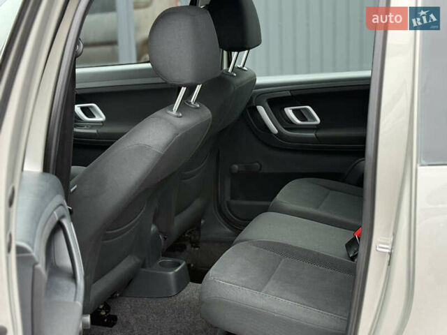 Бежевый Шкода Румстер, объемом двигателя 1.6 л и пробегом 202 тыс. км за 5750 $, фото 11 на Automoto.ua