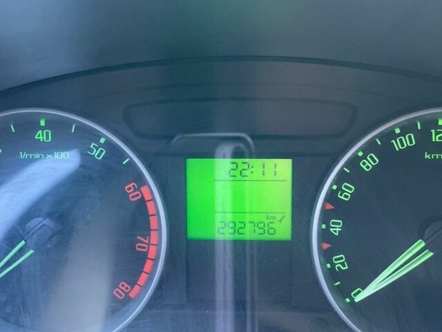 Бежевый Шкода Румстер, объемом двигателя 1.4 л и пробегом 290 тыс. км за 4500 $, фото 6 на Automoto.ua