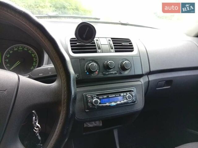 Бежевый Шкода Румстер, объемом двигателя 1.39 л и пробегом 290 тыс. км за 4400 $, фото 3 на Automoto.ua