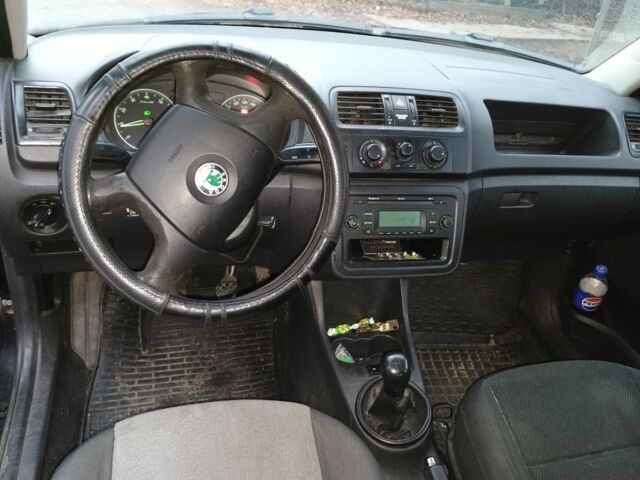 Черный Шкода Румстер, объемом двигателя 1.4 л и пробегом 300 тыс. км за 2600 $, фото 7 на Automoto.ua