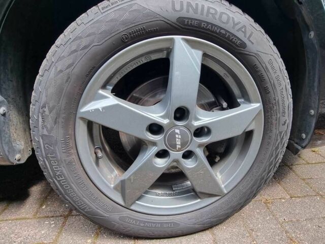 Черный Шкода Румстер, объемом двигателя 0 л и пробегом 72 тыс. км за 6882 $, фото 5 на Automoto.ua