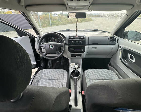 Черный Шкода Румстер, объемом двигателя 1.6 л и пробегом 247 тыс. км за 2950 $, фото 16 на Automoto.ua