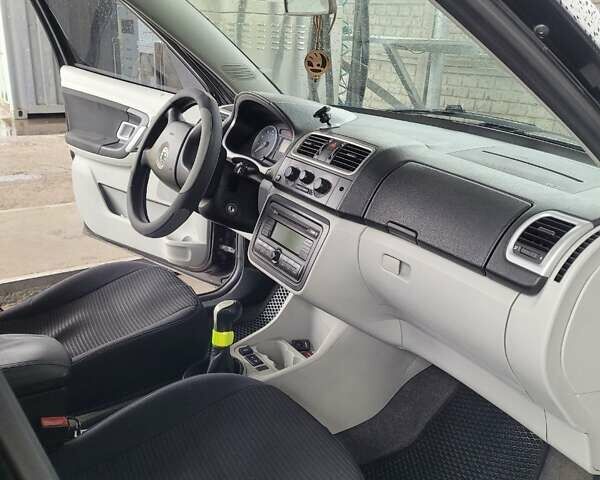 Черный Шкода Румстер, объемом двигателя 1.39 л и пробегом 205 тыс. км за 5000 $, фото 9 на Automoto.ua