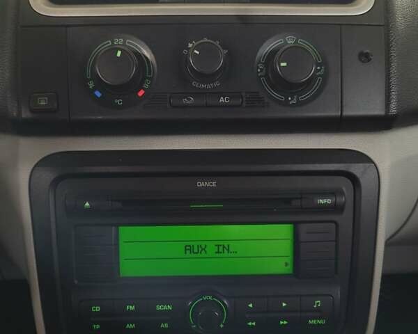 Черный Шкода Румстер, объемом двигателя 1.39 л и пробегом 205 тыс. км за 5000 $, фото 7 на Automoto.ua