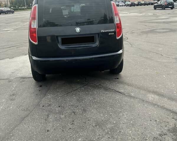 Черный Шкода Румстер, объемом двигателя 1.39 л и пробегом 205 тыс. км за 5000 $, фото 4 на Automoto.ua