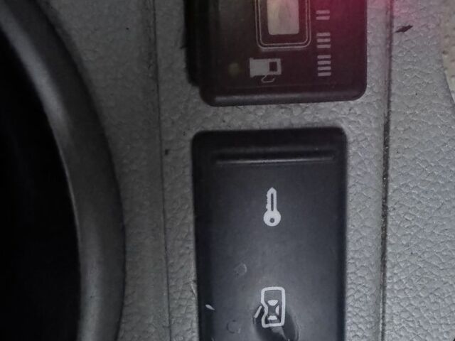 Черный Шкода Румстер, объемом двигателя 1.6 л и пробегом 367 тыс. км за 2300 $, фото 11 на Automoto.ua