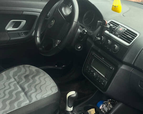 Черный Шкода Румстер, объемом двигателя 1.39 л и пробегом 187 тыс. км за 4000 $, фото 3 на Automoto.ua