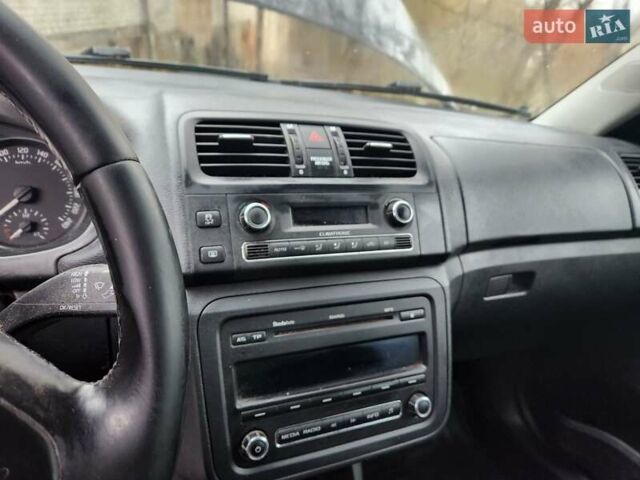 Черный Шкода Румстер, объемом двигателя 1.6 л и пробегом 205 тыс. км за 5000 $, фото 3 на Automoto.ua