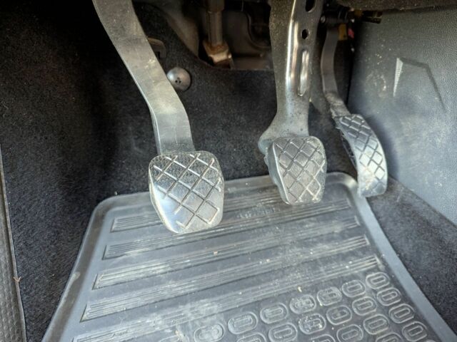 Черный Шкода Румстер, объемом двигателя 1.6 л и пробегом 230 тыс. км за 5100 $, фото 21 на Automoto.ua