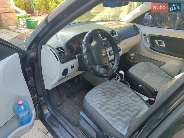 Черный Шкода Румстер, объемом двигателя 1.39 л и пробегом 278 тыс. км за 5000 $, фото 3 на Automoto.ua