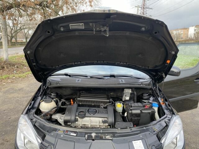 Черный Шкода Румстер, объемом двигателя 1.4 л и пробегом 255 тыс. км за 5200 $, фото 5 на Automoto.ua