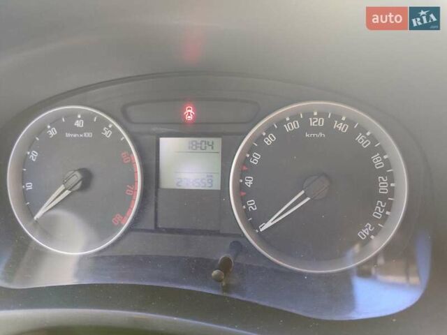 Черный Шкода Румстер, объемом двигателя 1.39 л и пробегом 278 тыс. км за 5000 $, фото 2 на Automoto.ua