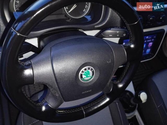 Черный Шкода Румстер, объемом двигателя 1.4 л и пробегом 269 тыс. км за 4999 $, фото 9 на Automoto.ua