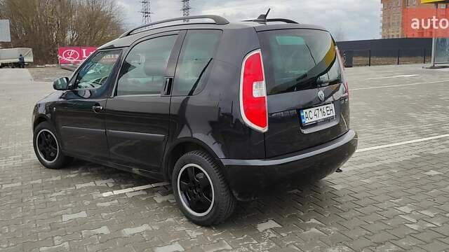 Черный Шкода Румстер, объемом двигателя 1.6 л и пробегом 221 тыс. км за 8000 $, фото 1 на Automoto.ua