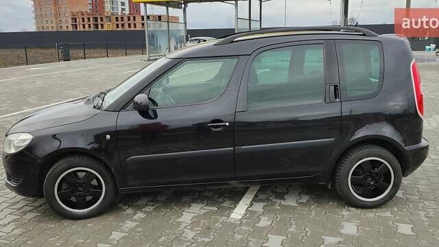 Черный Шкода Румстер, объемом двигателя 1.6 л и пробегом 221 тыс. км за 8000 $, фото 2 на Automoto.ua