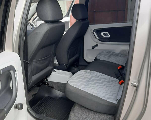 Коричневий Шкода Румстер, об'ємом двигуна 1.39 л та пробігом 269 тис. км за 4000 $, фото 6 на Automoto.ua