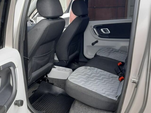 Коричневий Шкода Румстер, об'ємом двигуна 1.4 л та пробігом 269 тис. км за 5000 $, фото 5 на Automoto.ua