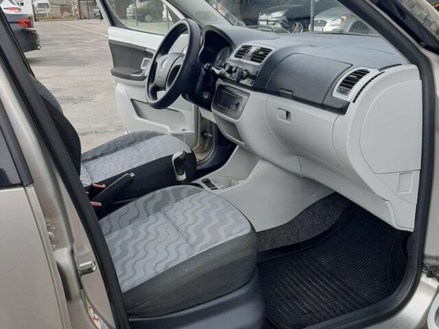 Коричневий Шкода Румстер, об'ємом двигуна 1.4 л та пробігом 269 тис. км за 5000 $, фото 6 на Automoto.ua