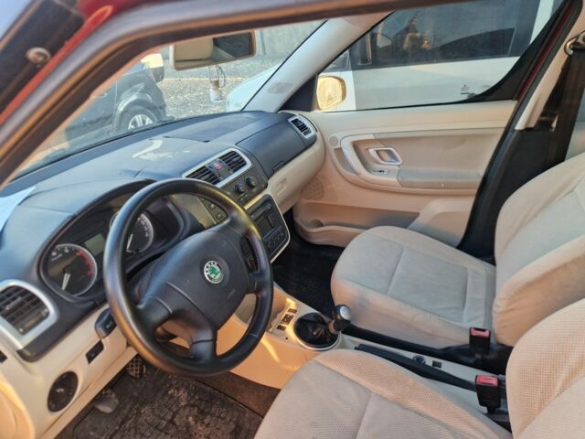 Красный Шкода Румстер, объемом двигателя 1.4 л и пробегом 288 тыс. км за 3900 $, фото 2 на Automoto.ua