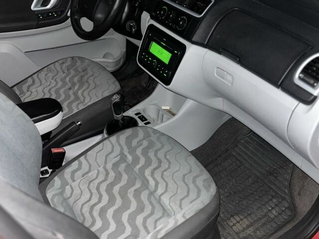 Красный Шкода Румстер, объемом двигателя 1.4 л и пробегом 272 тыс. км за 2700 $, фото 3 на Automoto.ua