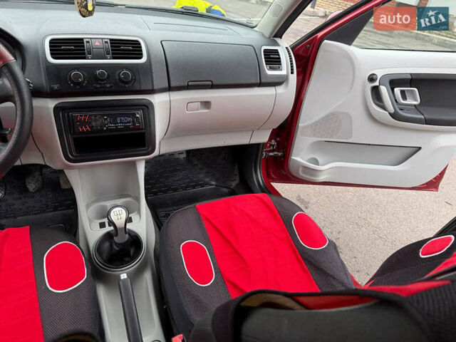 Красный Шкода Румстер, объемом двигателя 1.4 л и пробегом 158 тыс. км за 5000 $, фото 24 на Automoto.ua