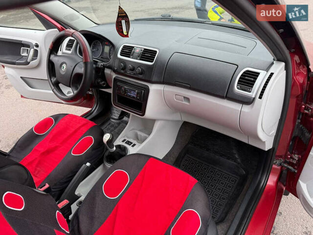 Красный Шкода Румстер, объемом двигателя 1.4 л и пробегом 158 тыс. км за 5000 $, фото 29 на Automoto.ua