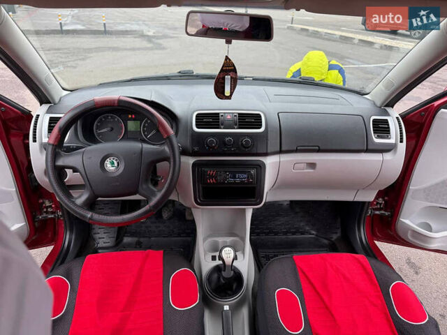 Красный Шкода Румстер, объемом двигателя 1.4 л и пробегом 158 тыс. км за 5000 $, фото 22 на Automoto.ua