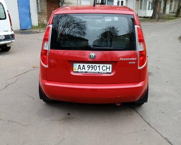 Красный Шкода Румстер, объемом двигателя 1.2 л и пробегом 49 тыс. км за 7500 $, фото 3 на Automoto.ua