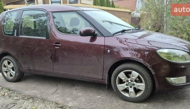 Шкода Румстер 2012 в Киеве на Automoto.ua Красный Шкода Румстер, объемом двигателя 1.39 л и пробегом 48 тыс. км за 6500 $, фото 1 на Automoto.ua