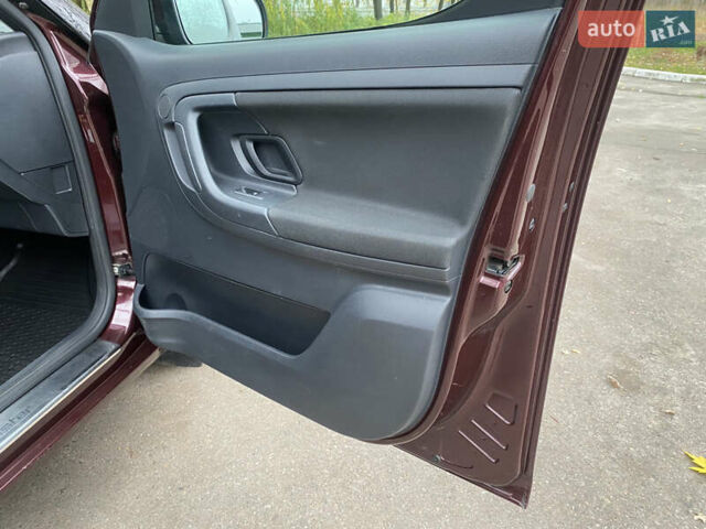 Красный Шкода Румстер, объемом двигателя 1.39 л и пробегом 48 тыс. км за 6700 $, фото 16 на Automoto.ua