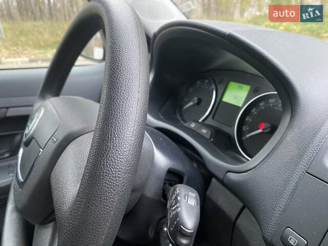 Красный Шкода Румстер, объемом двигателя 1.39 л и пробегом 48 тыс. км за 6700 $, фото 25 на Automoto.ua