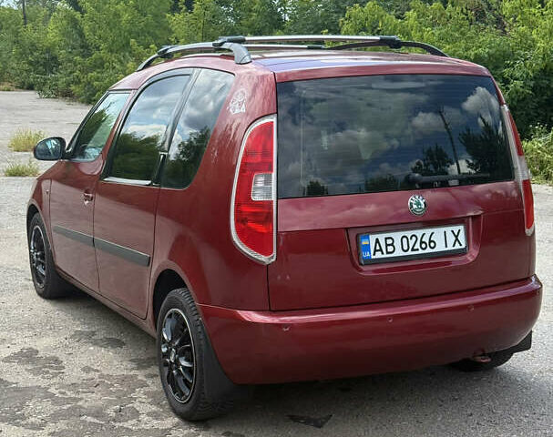 Красный Шкода Румстер, объемом двигателя 1.4 л и пробегом 212 тыс. км за 5700 $, фото 2 на Automoto.ua