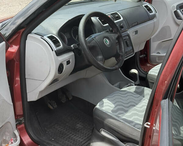 Красный Шкода Румстер, объемом двигателя 1.4 л и пробегом 212 тыс. км за 5700 $, фото 14 на Automoto.ua