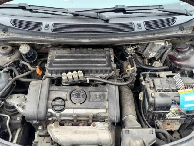 Красный Шкода Румстер, объемом двигателя 1.4 л и пробегом 326 тыс. км за 4300 $, фото 10 на Automoto.ua