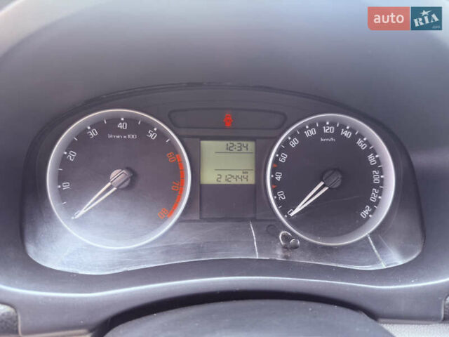 Красный Шкода Румстер, объемом двигателя 1.4 л и пробегом 212 тыс. км за 5700 $, фото 7 на Automoto.ua