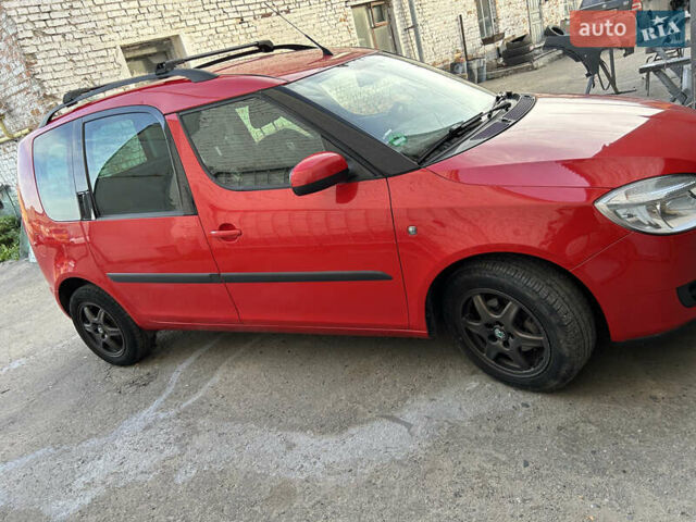 Красный Шкода Румстер, объемом двигателя 1.4 л и пробегом 190 тыс. км за 5300 $, фото 2 на Automoto.ua